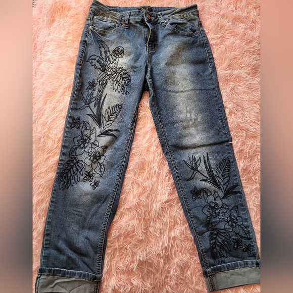 Earl Jeans Denim - Earl Jeans Ankle Cuff Embroidered Parrot Stretch